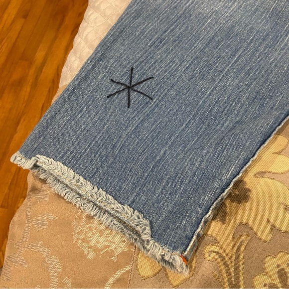 TRUE RELIGION CAPRI JEANS - Picture 6 of 13